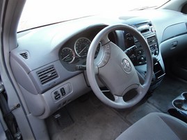 2004 TOYOTA SIENNA LE SILVER 3.3 AT 2WD Z21399